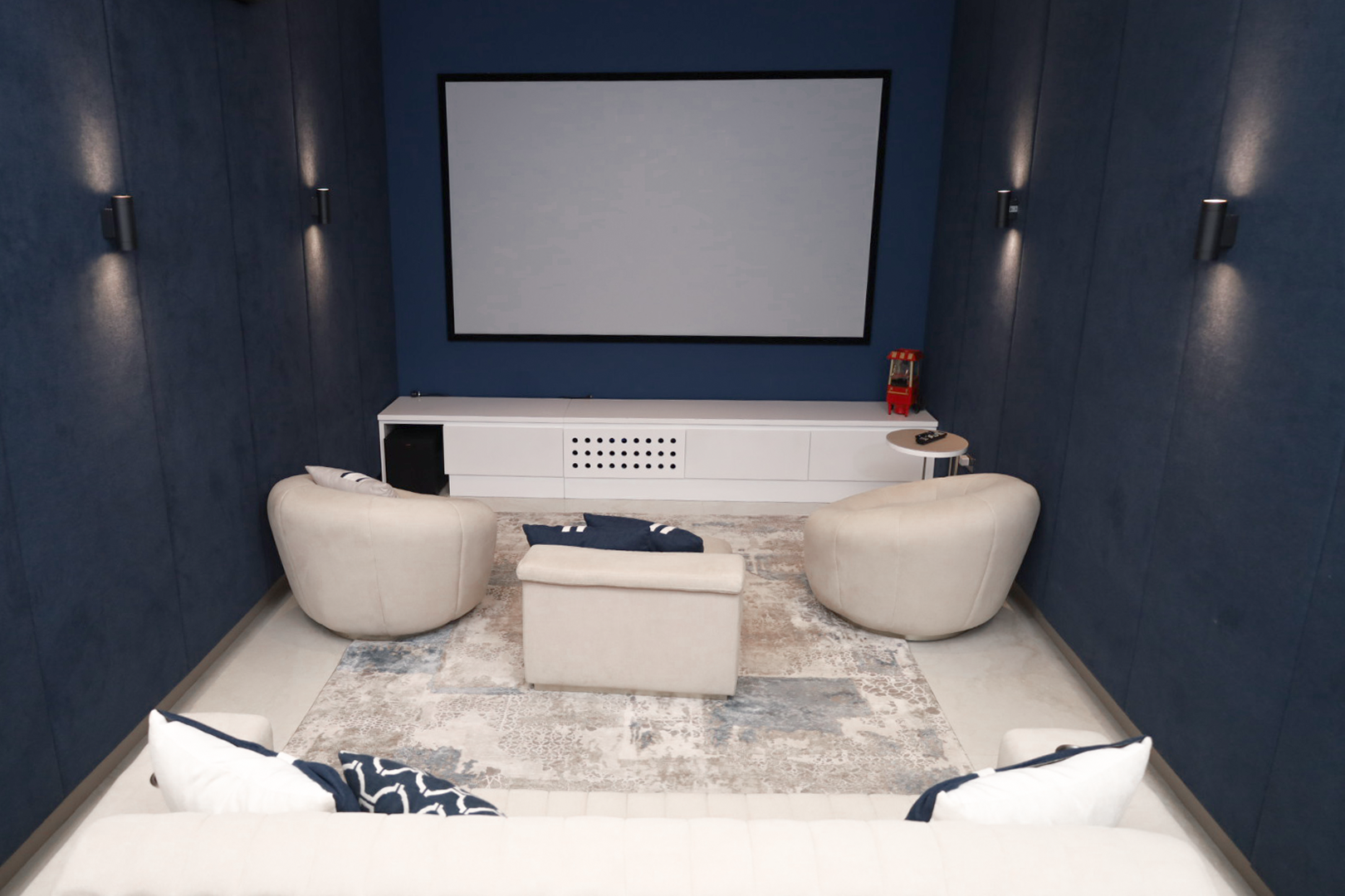 Sala de cine personalizada diseñada por Jaqueline martinez muebles y decoración